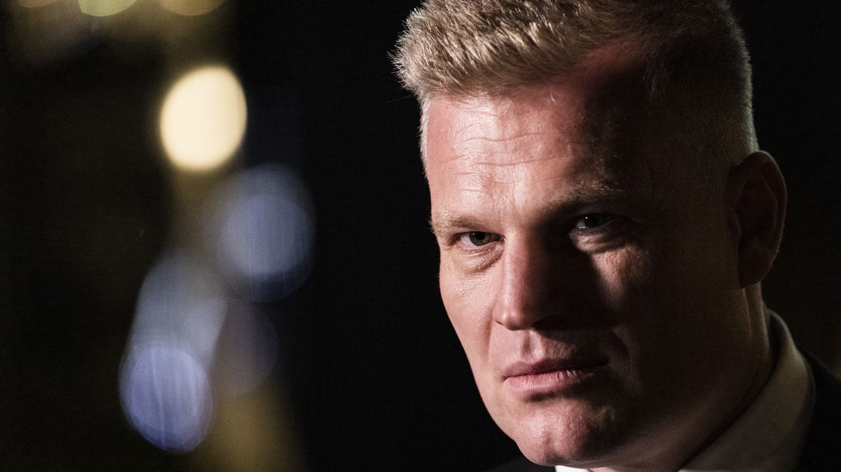 „Panebože, musíte tam jít i na vozíku.“ Babiš kontroloval snímky Turkovy páteře